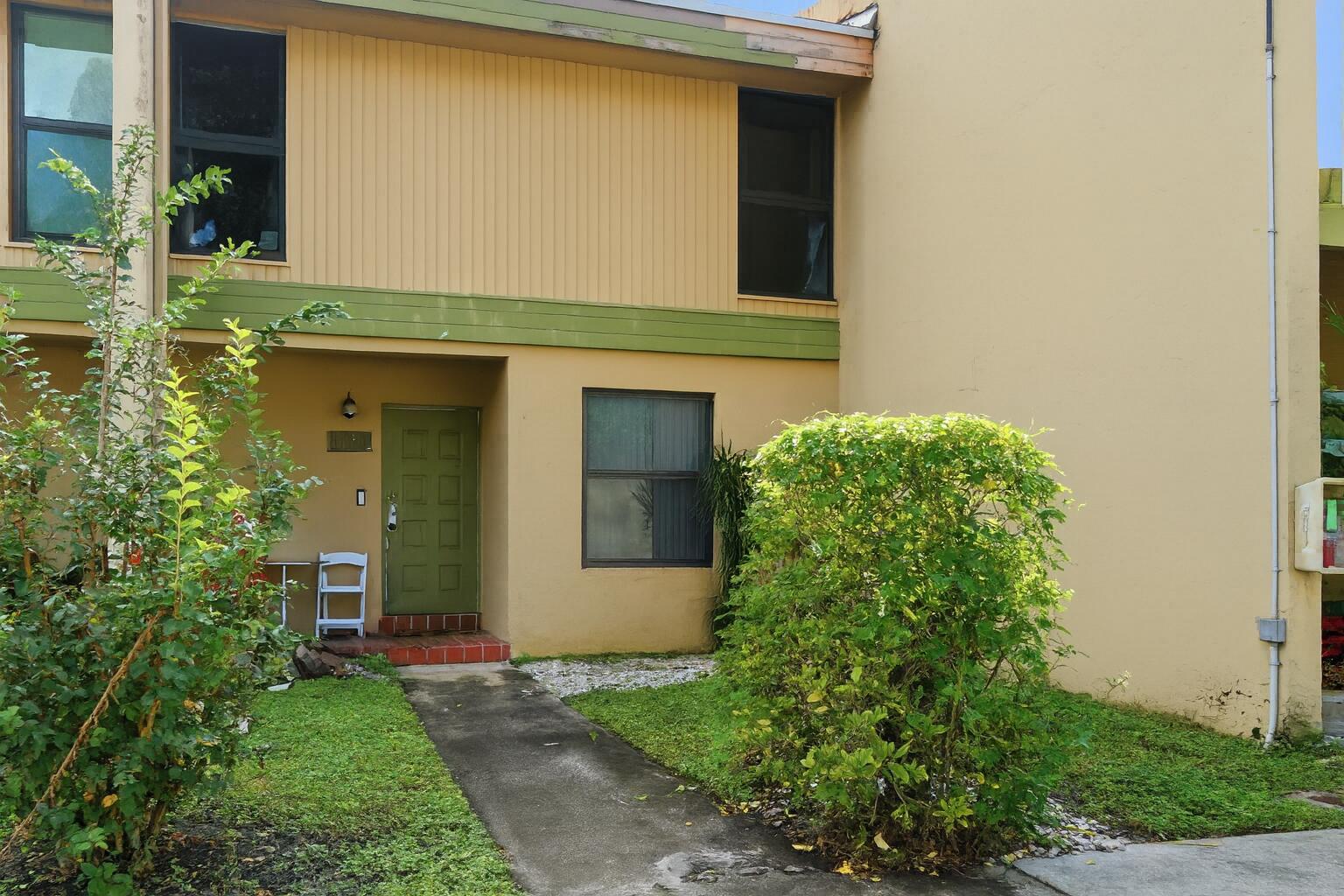 Pembroke Pines Condo: 9240 Northwest 14th Street