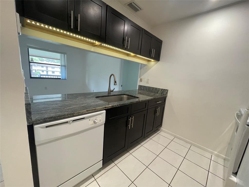 Tamarac Condo: 6040 Shaker Wood Circle