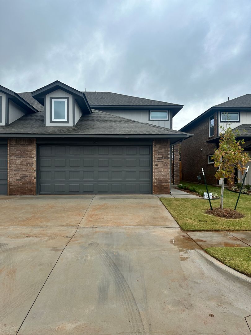 Moore House: 230 SW 34th St.