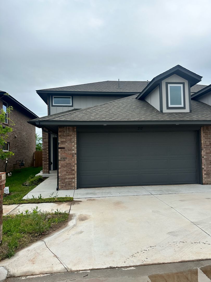 Moore House: 3751 S Broadway Ave