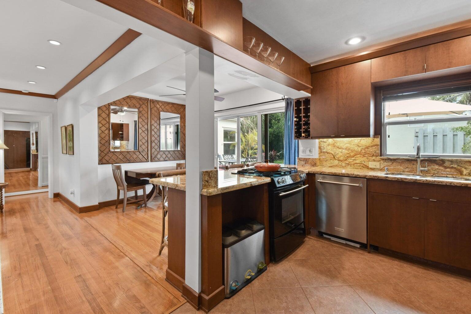 Lake Worth Beach Condo: 1219 North Lakeside Drive