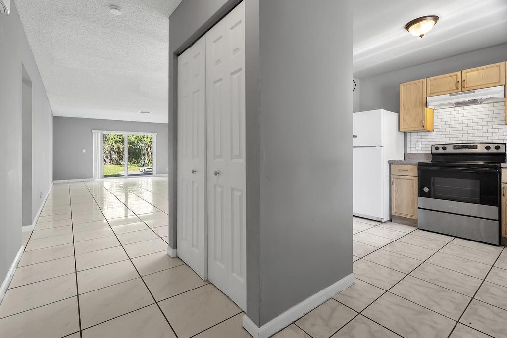 Lake Worth Beach Condo: 915 South N Street