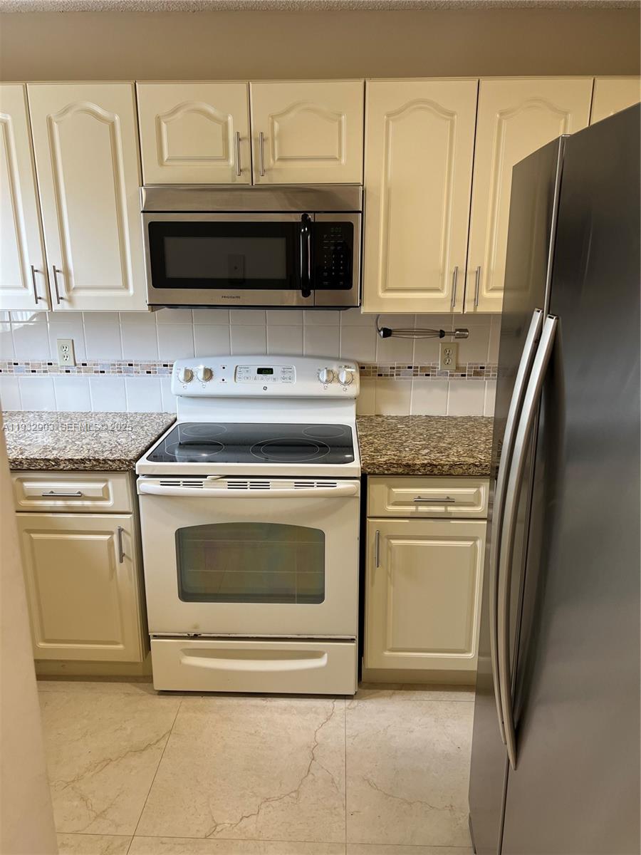 Sweetwater Condo: 330 Northwest 114th Avenue