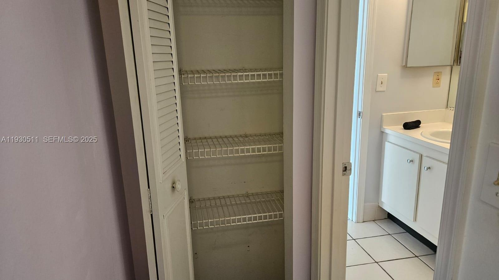 Davie Condo: 9330 Lagoon Place