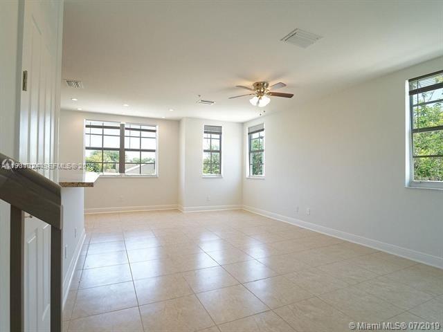 Plantation Condo: 7738 Northwest 5th Street