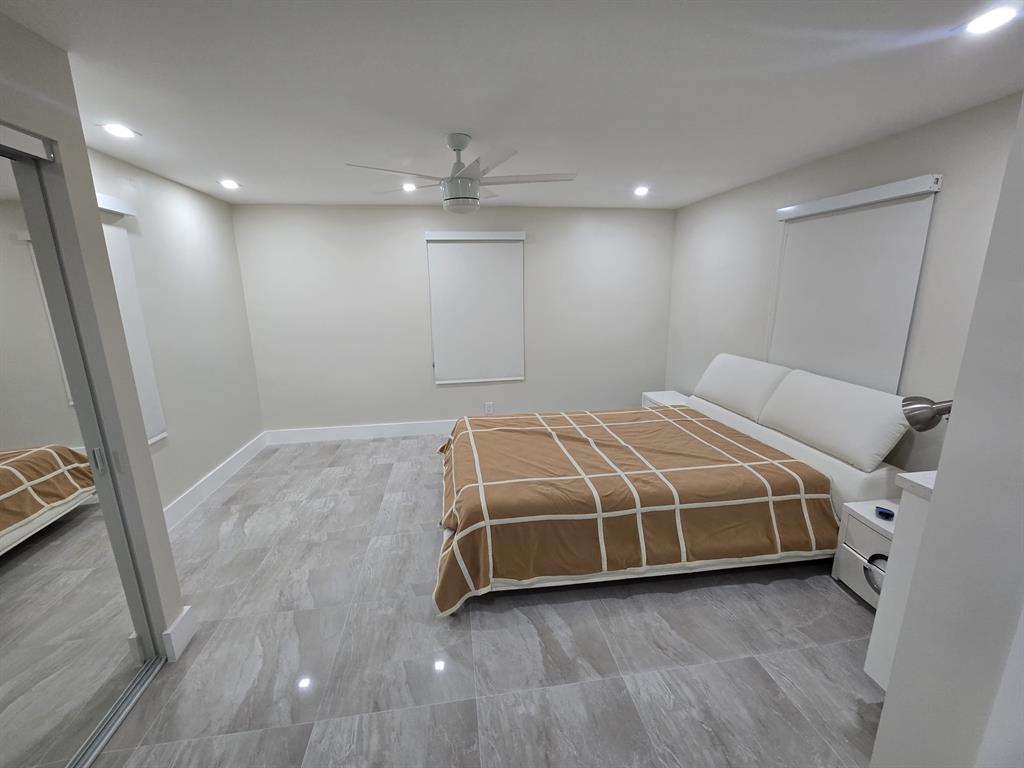 Hollywood Condo: 2207 Taft Street