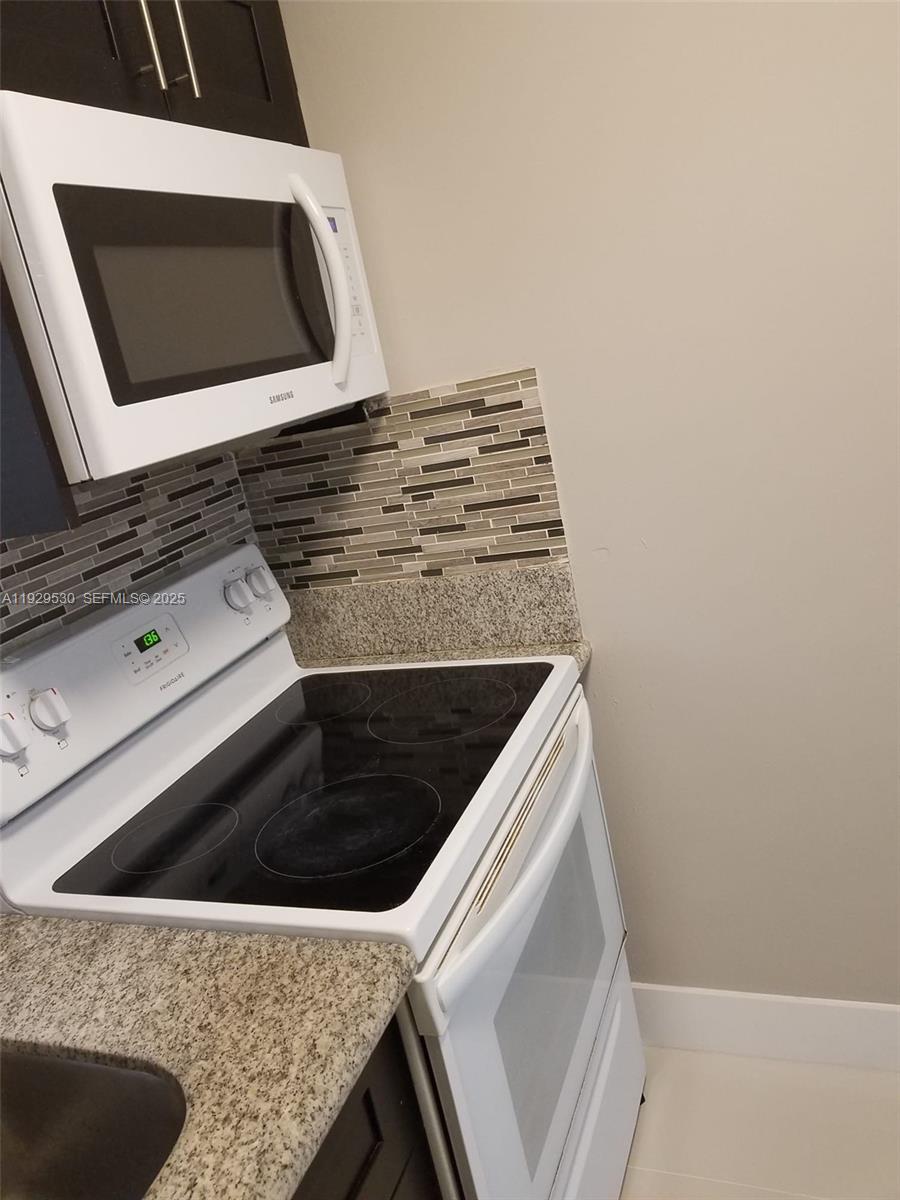 Hollywood Condo: 1859 Wiley Street