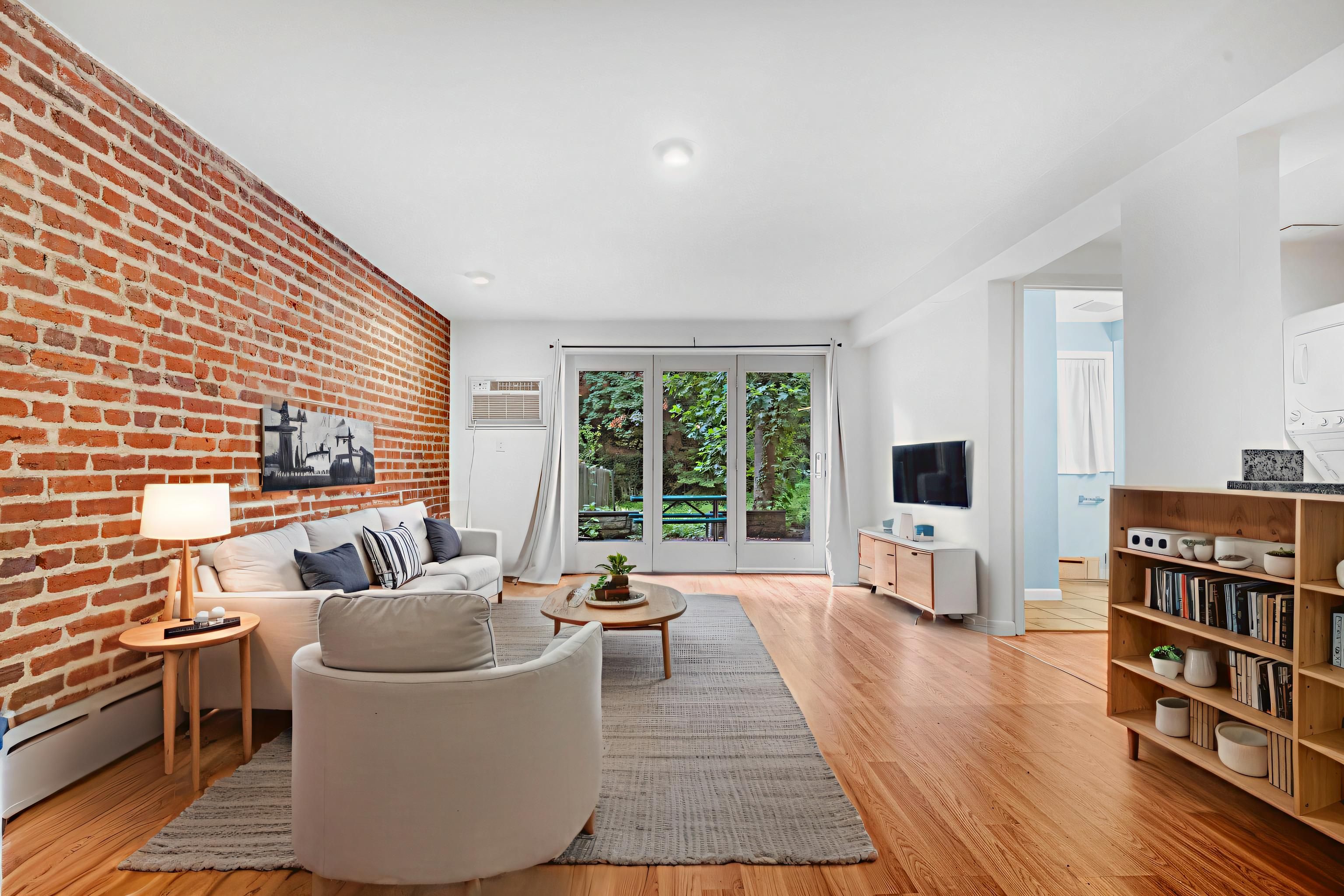 Washington House: 3204 Porter St NW EB