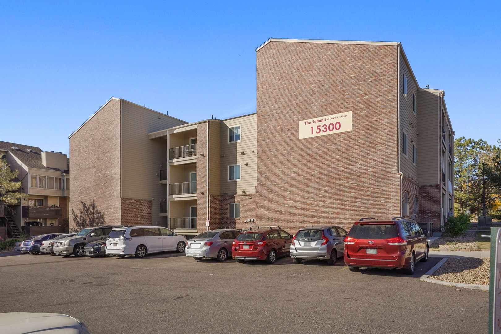 Aurora Apartment: 15300 E Arizona