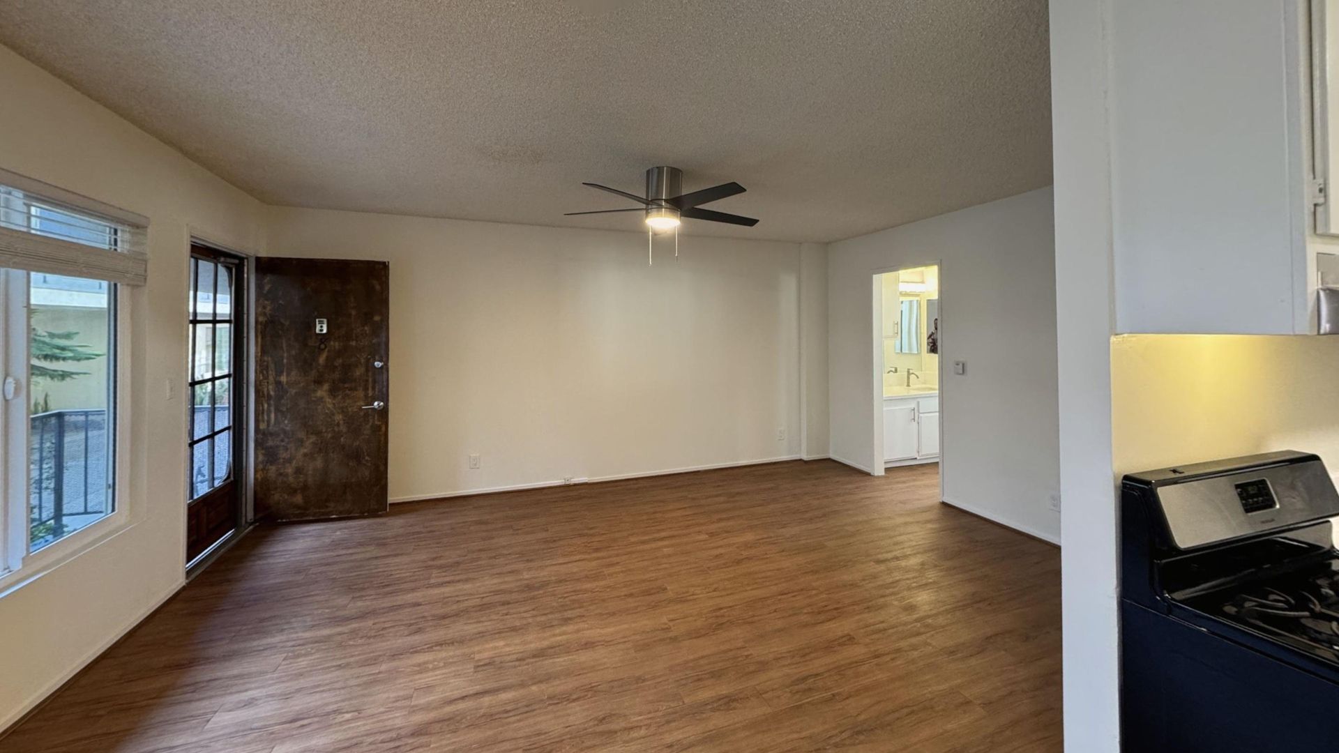 Venice Apartment: 45 Rose Ave