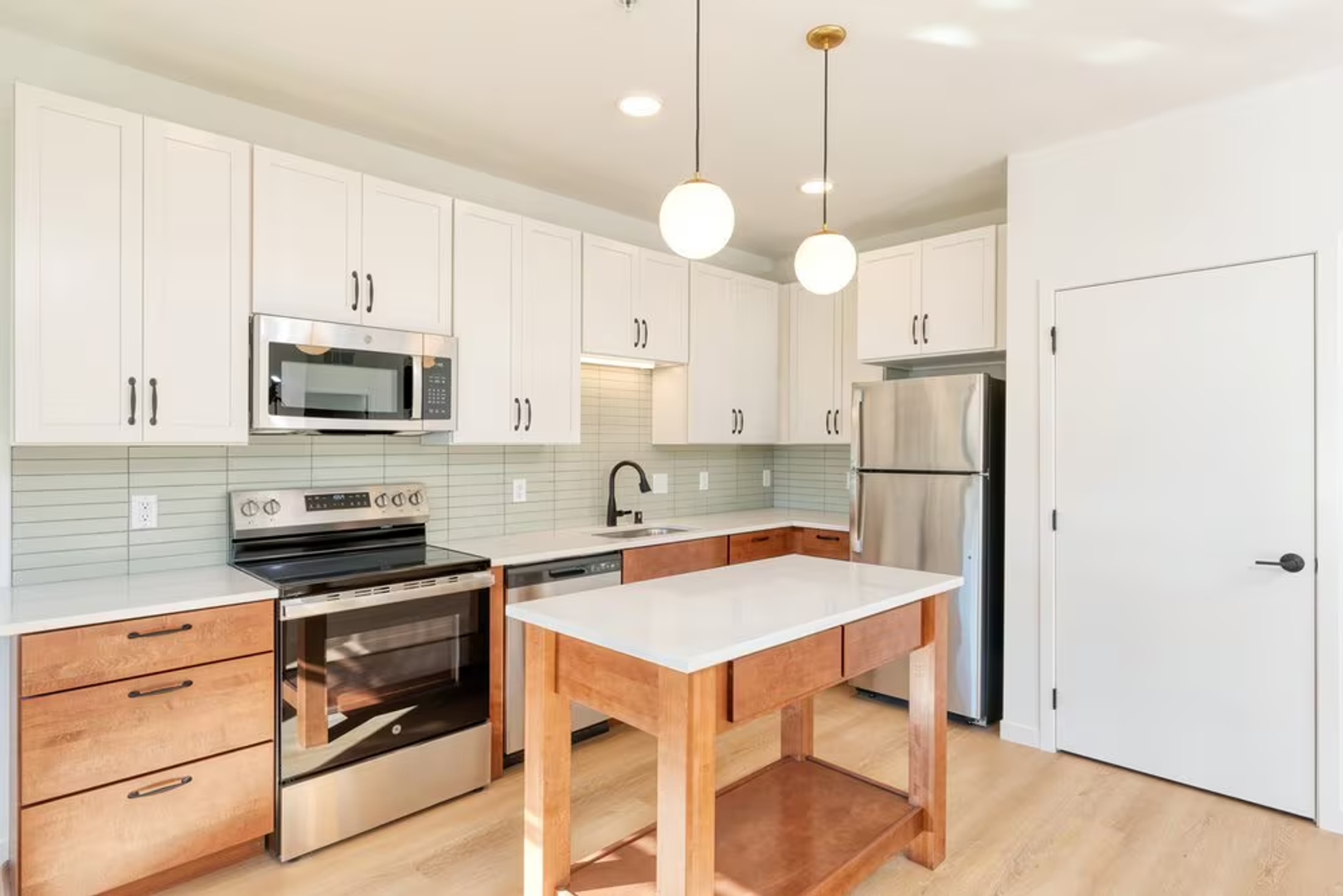 Madison Apartment: 838 Williamson St