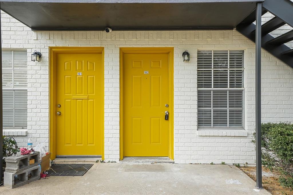 Arlington Condo: 1105 UTA Boulevard