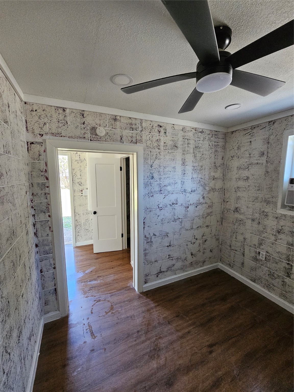 Anahuac Condo: 1305 Stowell Street