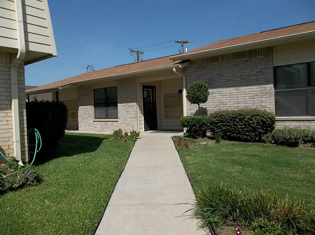 Burleson Condo: 321 Thomas