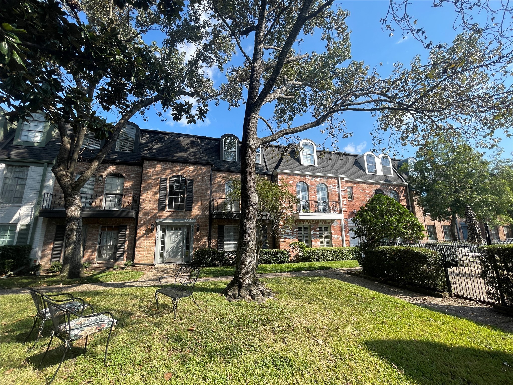 Houston Condo: 443 North Post Oak Lane