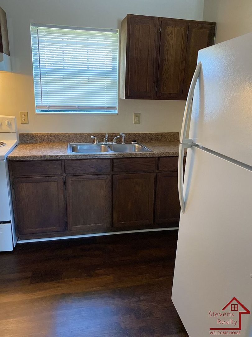 Mcminnville House: 220 Dogwood Pointe Dr