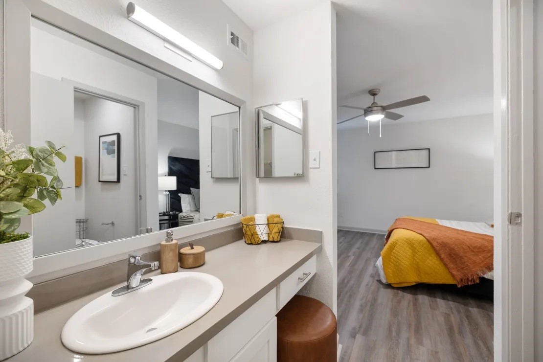 Houston Condo: 2800 South Dairy Ashford Road