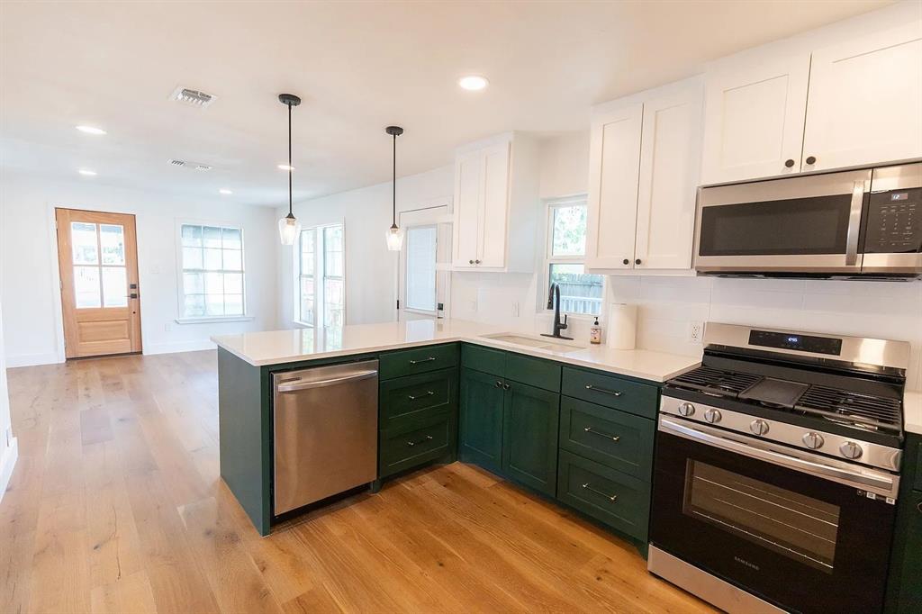 Dallas Condo: 1122 Newport Avenue