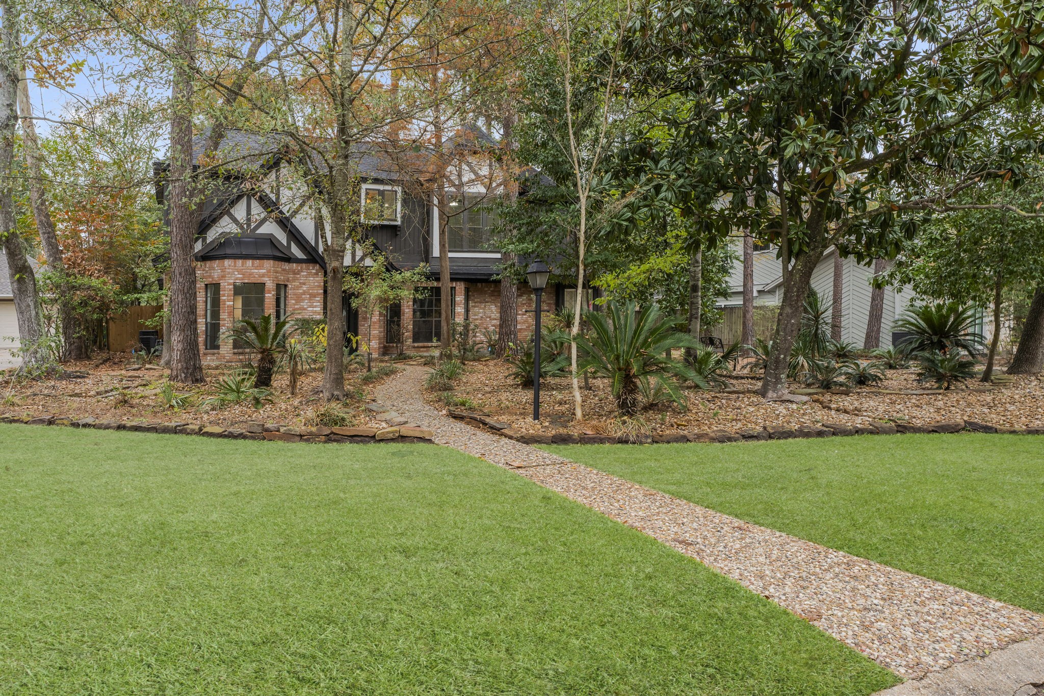 The Woodlands Condo: 6 Thornhedge Court