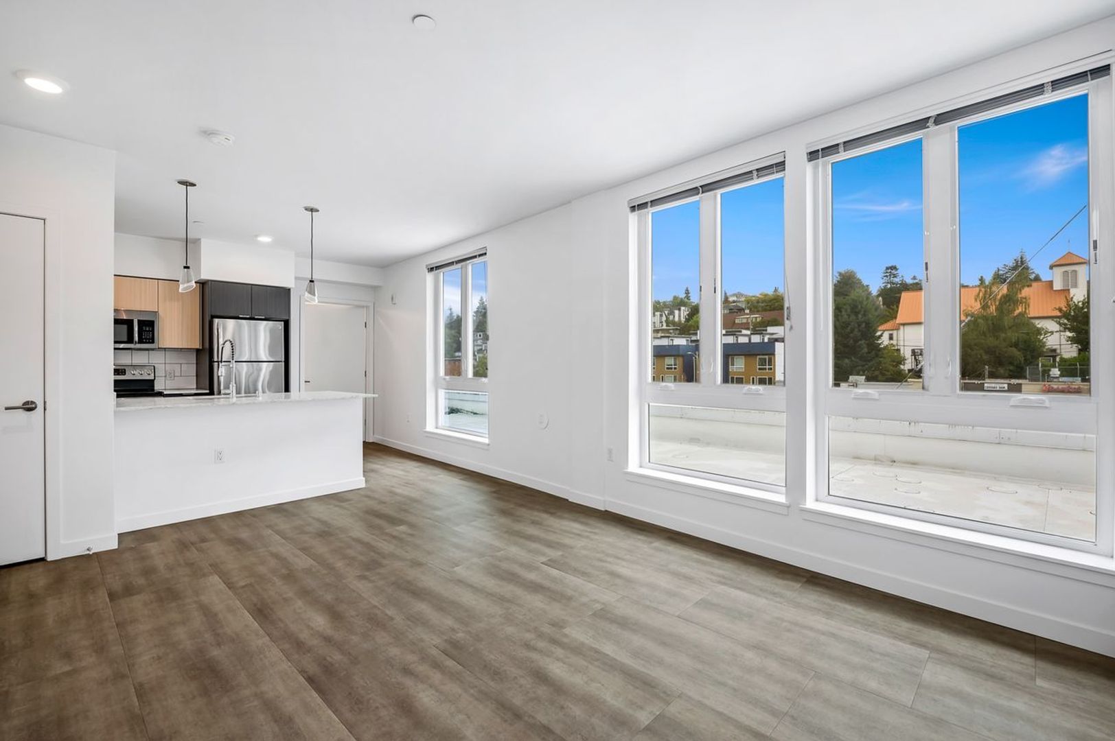 Seattle Apartment: 3200 16th Ave W