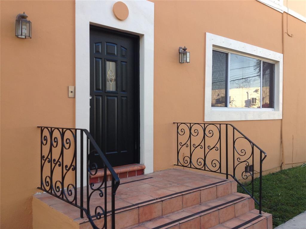 Coral Gables Condo: 115 Antiquera Avenue