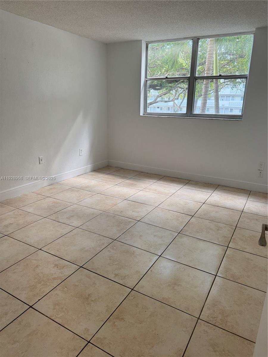 North Miami Condo: 1805 Sans Souci Boulevard