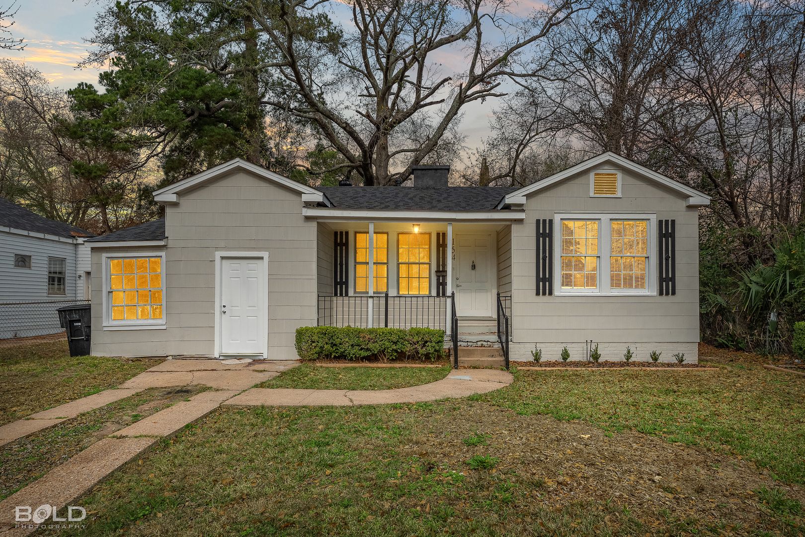 Shreveport House: 154 E Wyandotte St