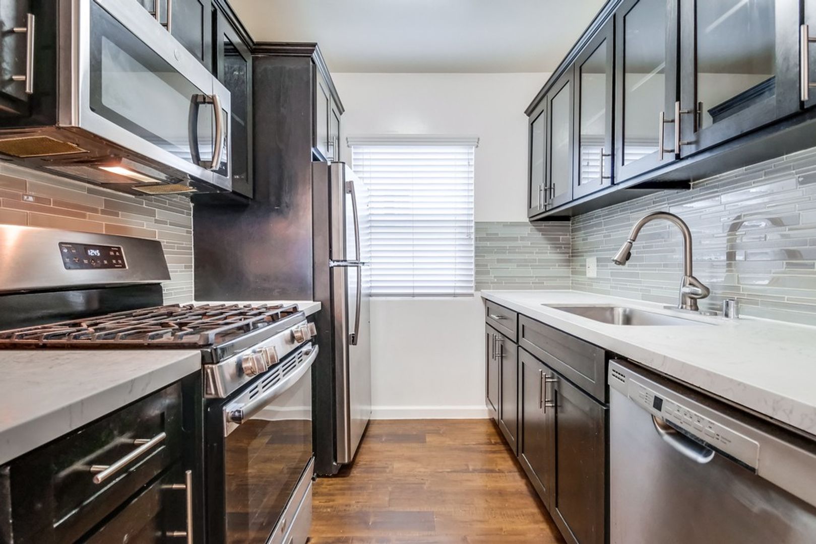 Inglewood Condo: 435 W Regent St