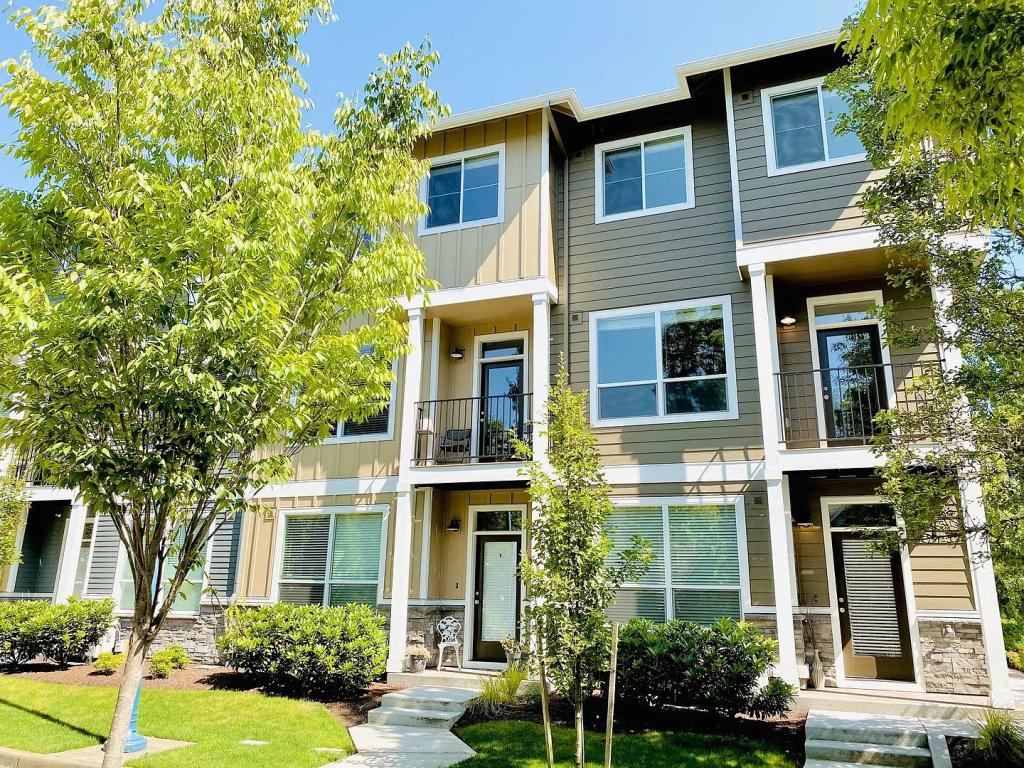 Sherwood Apartment: 15790 SW Oregon St
