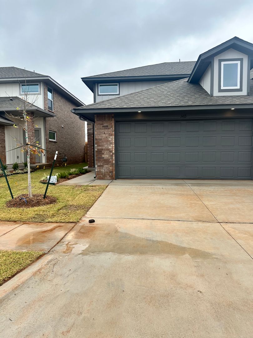 Moore House: 230 SW 34th St.