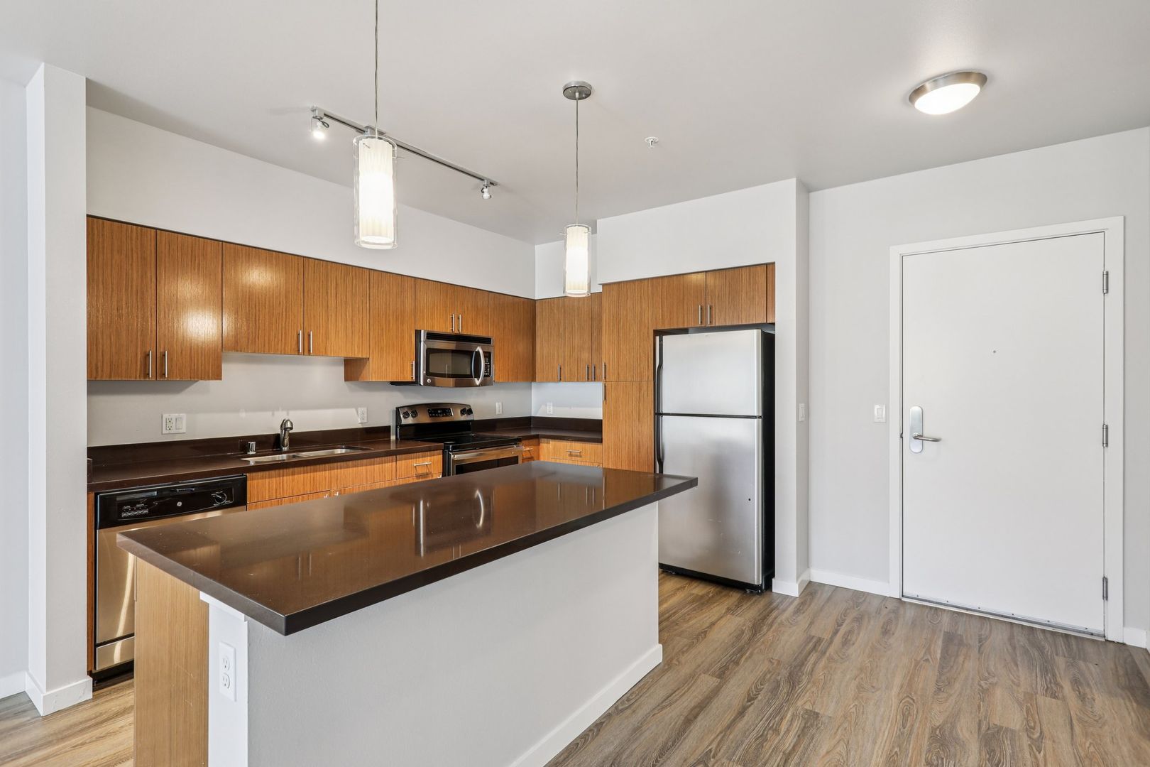 Kirkland Apartment: 11801 97th Ln