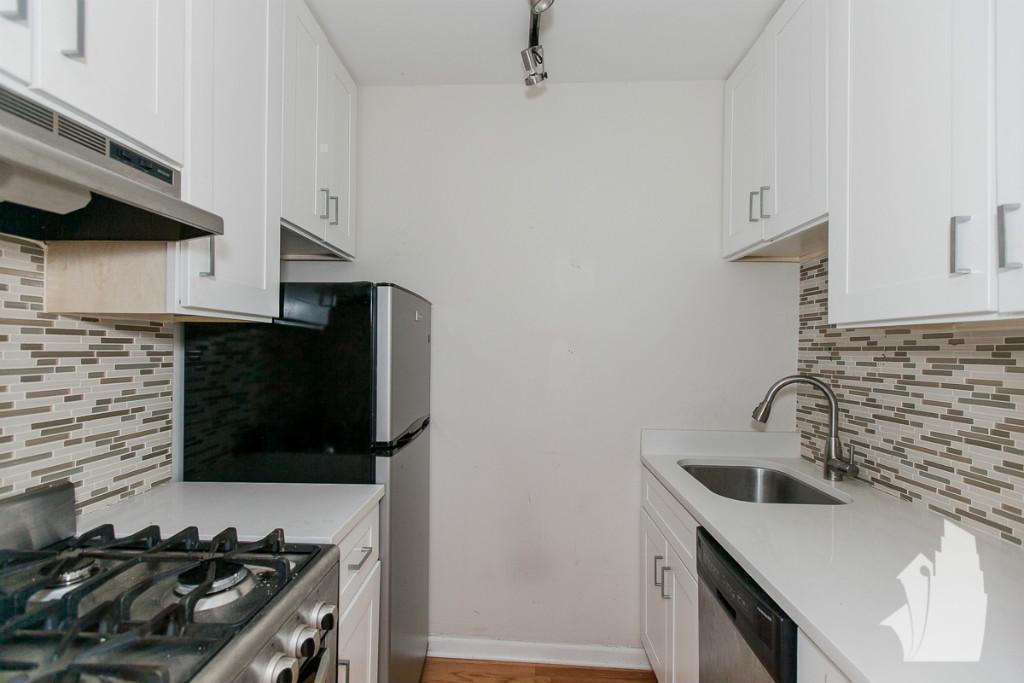 Chicago Condo: 2520 W Leland