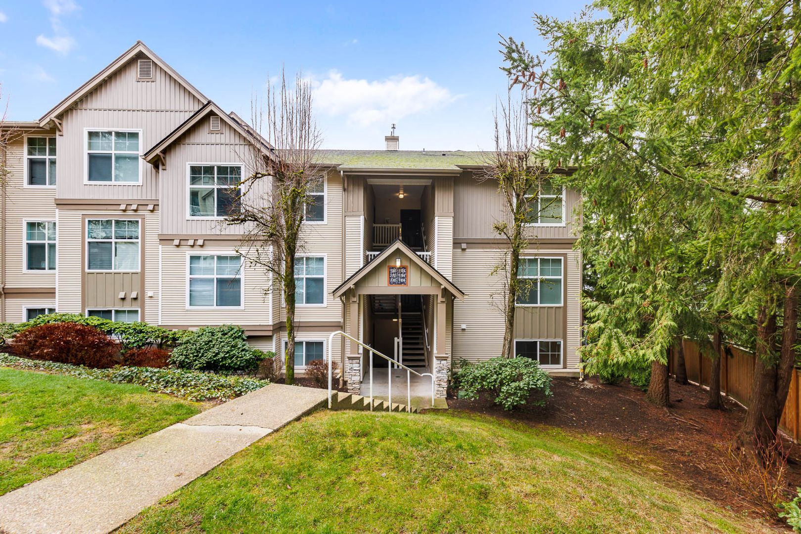 Issaquah Condo: 23420 SE Black Nugget Rd