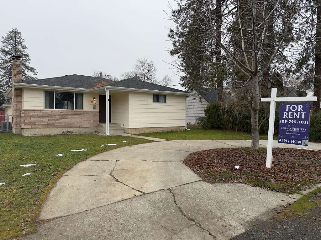 Cheney House: 212 N 4th St