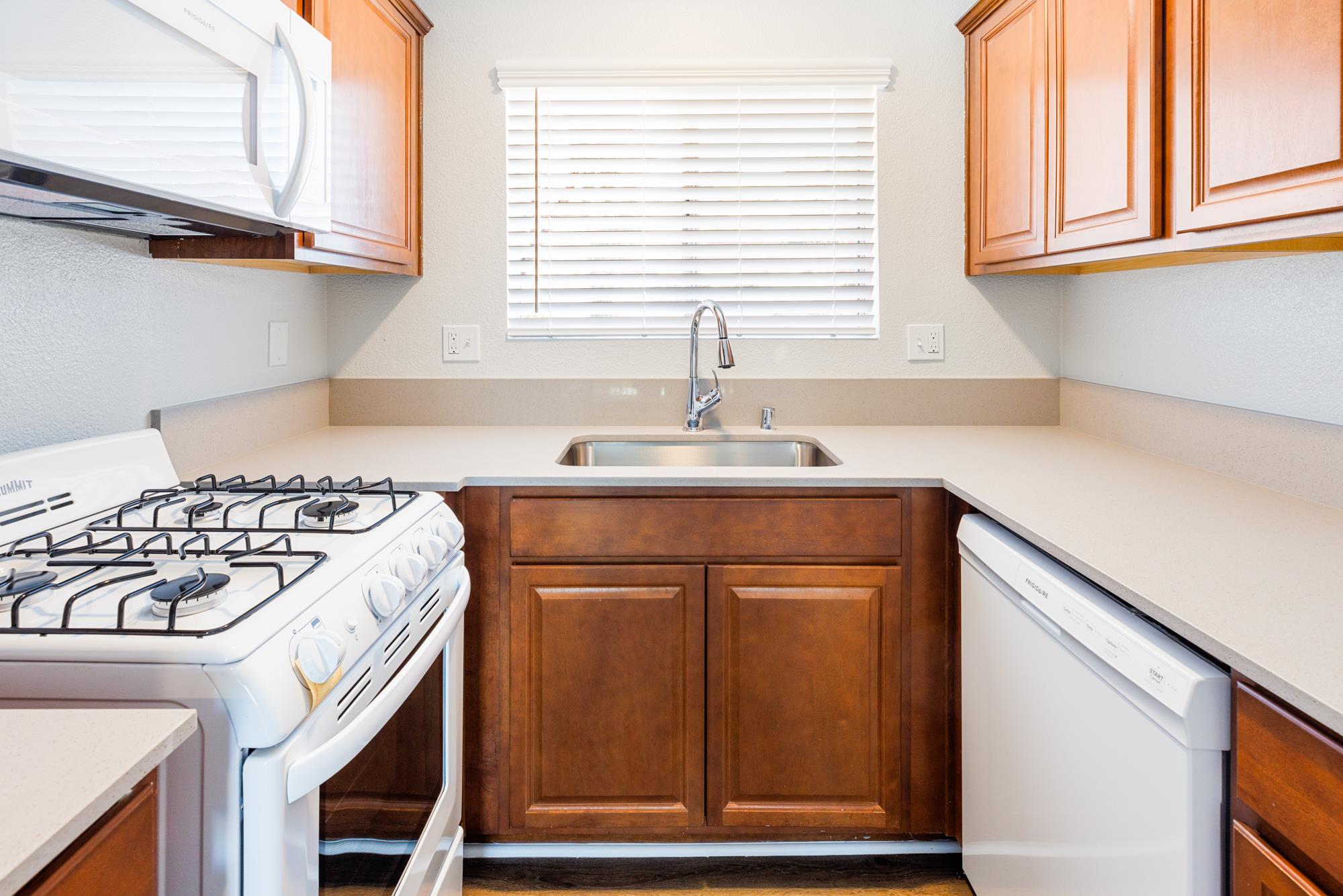 Vista Apartment: 991 Postal Way