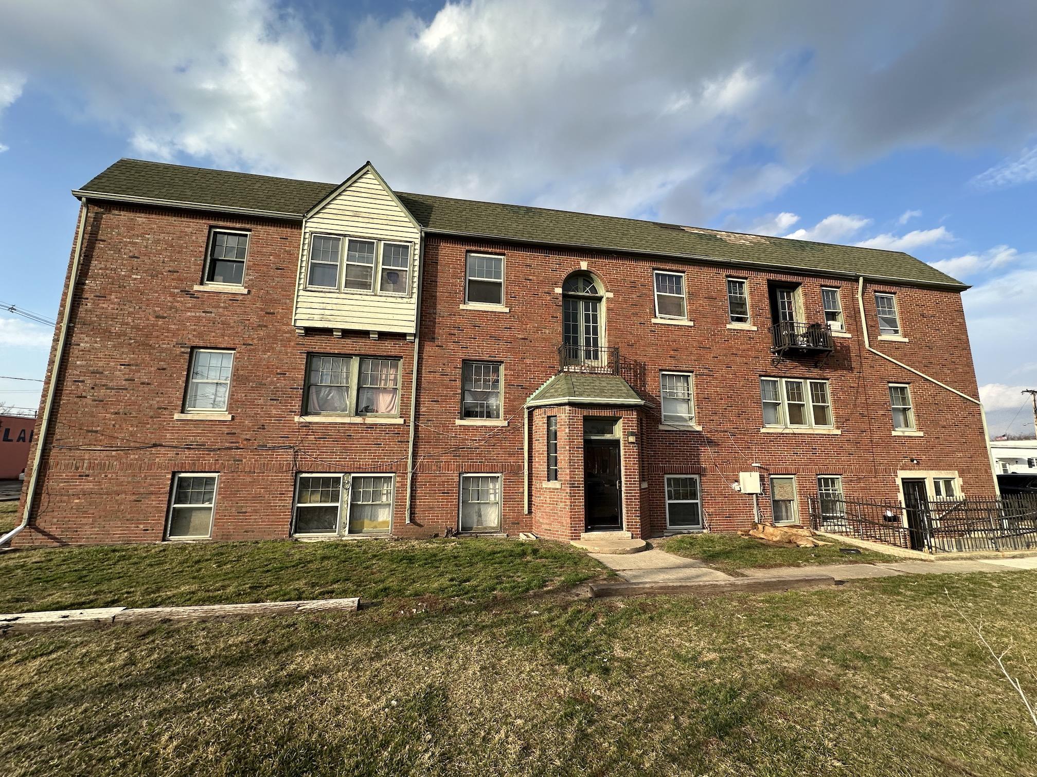 Danville House: 210-202 Walnut