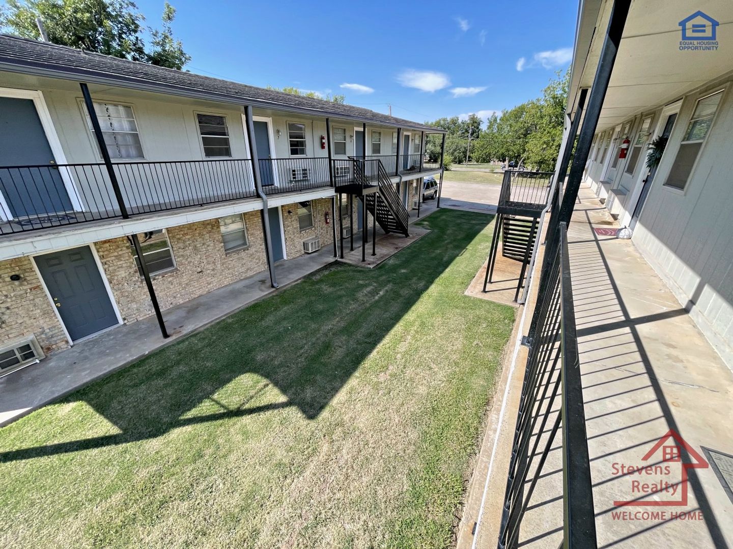 Lawton Apartment: 1502 NW Kingsbury Ave