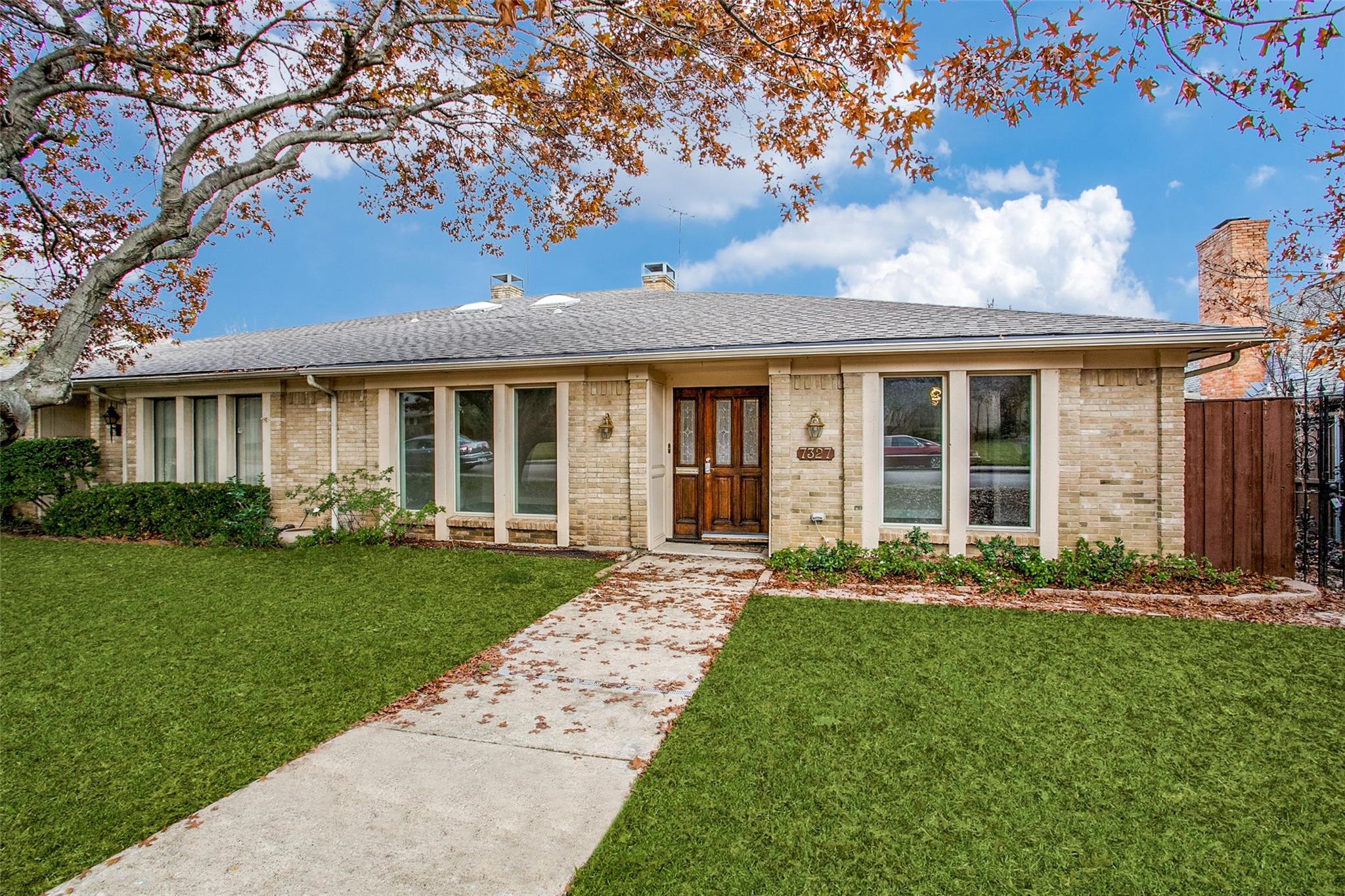 Dallas House: 7327 Wellcrest Drive