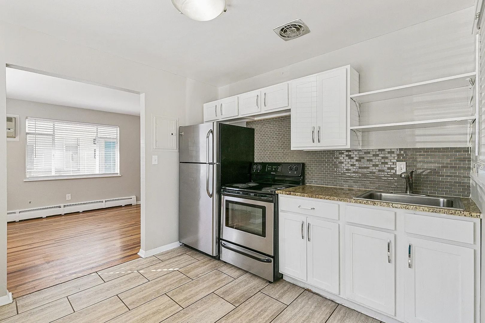 Lakewood Apartment: 1037 Ammons St