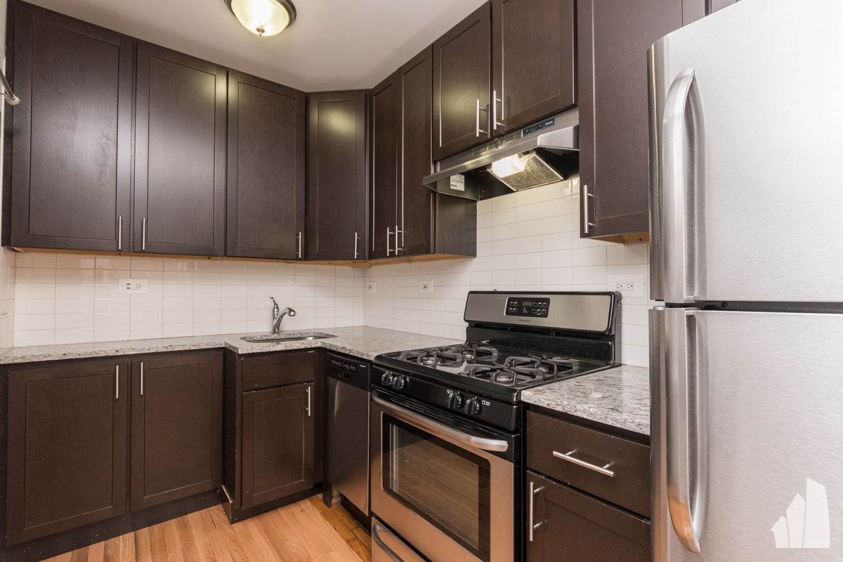 Chicago Condo: 516 West Cornelia Avenue,
