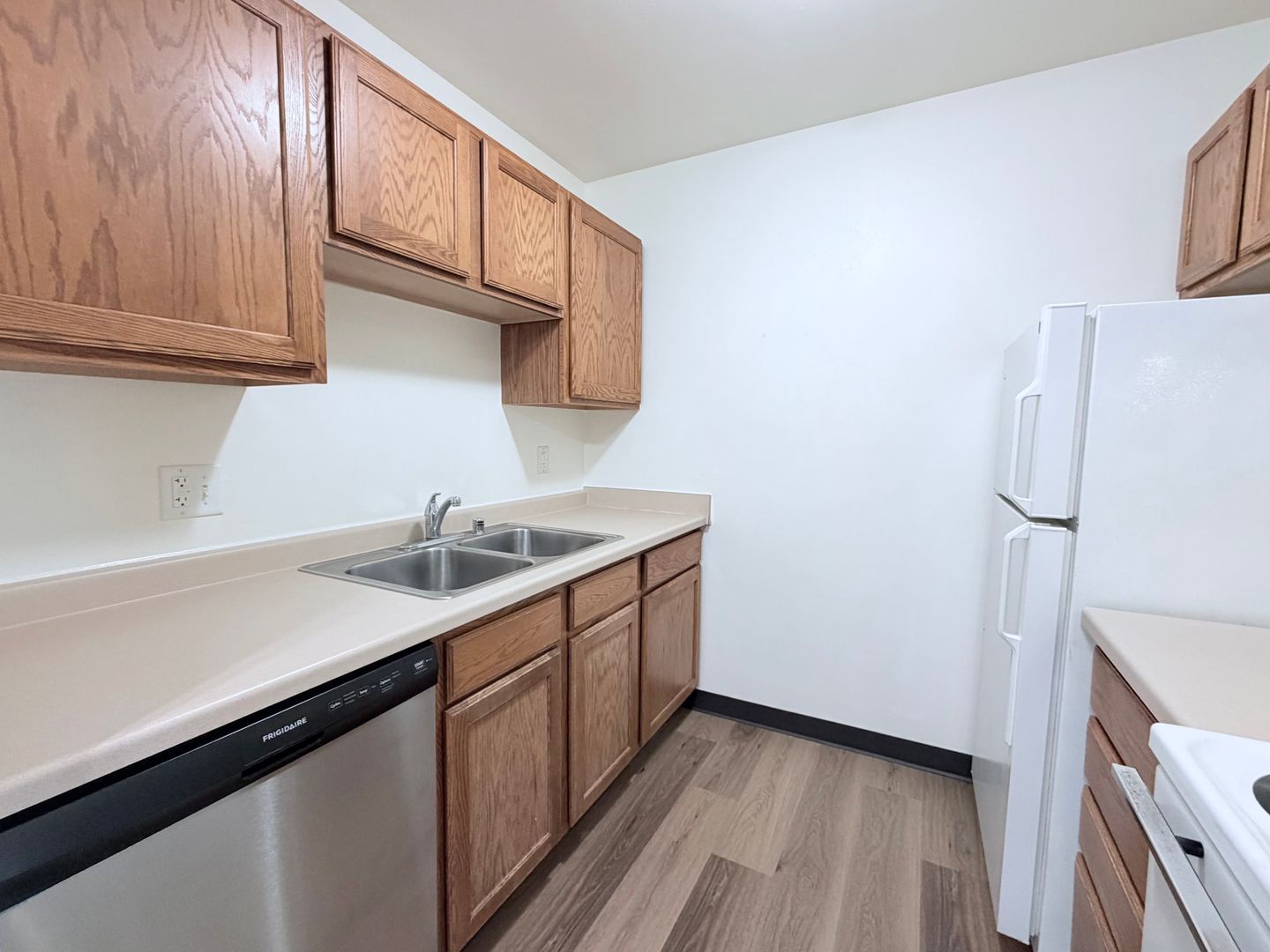 Sun Prairie Apartment: 242 Amber Trl