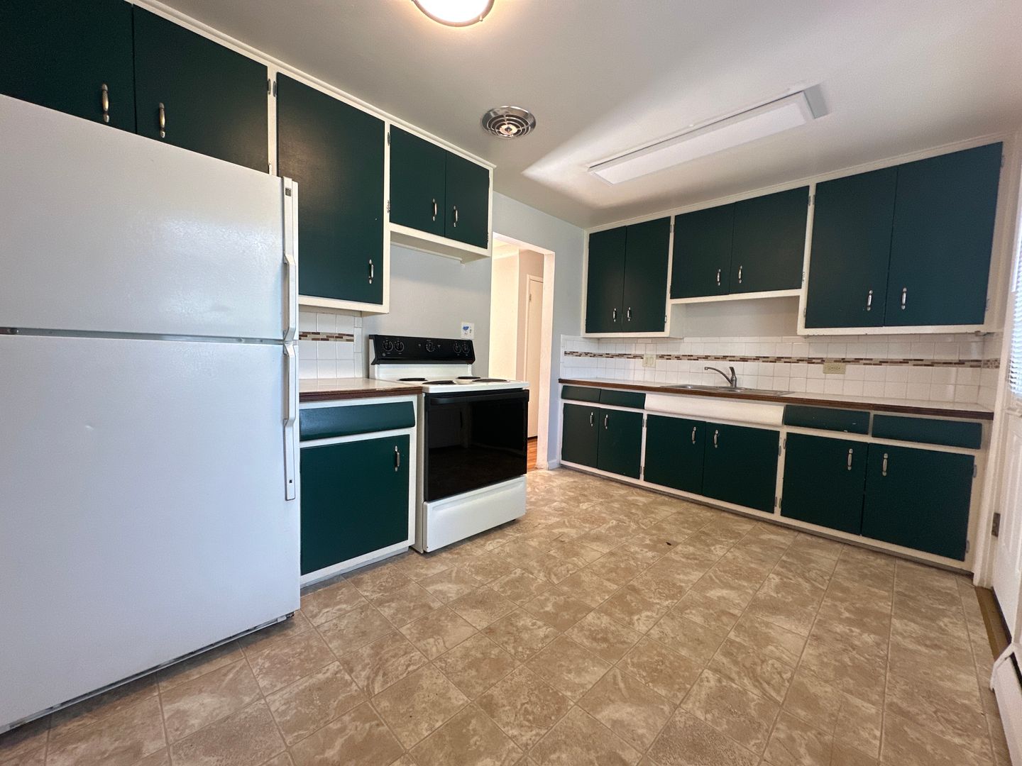 Lakewood Apartment: 2516 Quay St