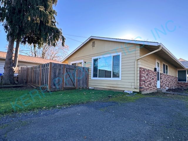 Portland Condo: 7518 SE Steele St.