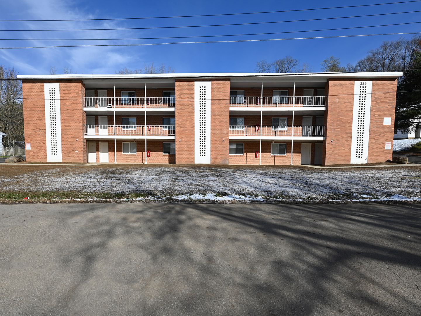 Mansfield Apartment: 225 Hillside Cir