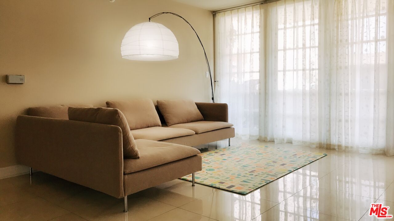 Los Angeles Condo: 1430 Colby Avenue