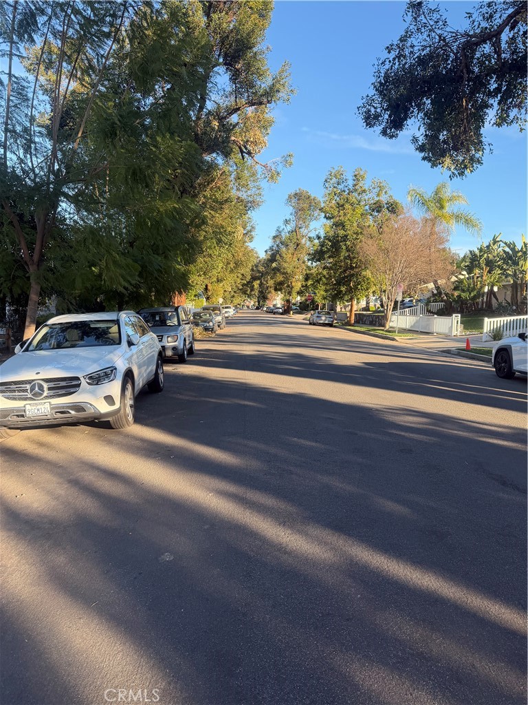 Woodland Hills Condo: 22125 Costanso Street