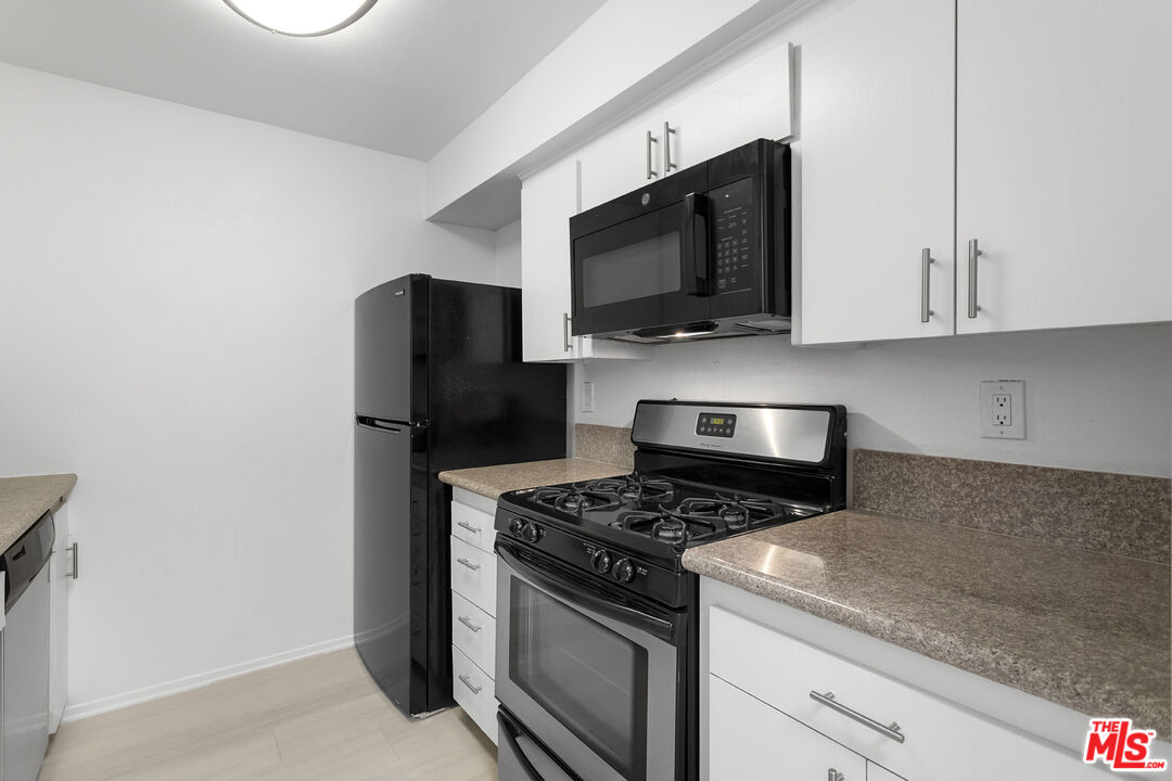 Los Angeles Condo: 1226 Amherst Avenue