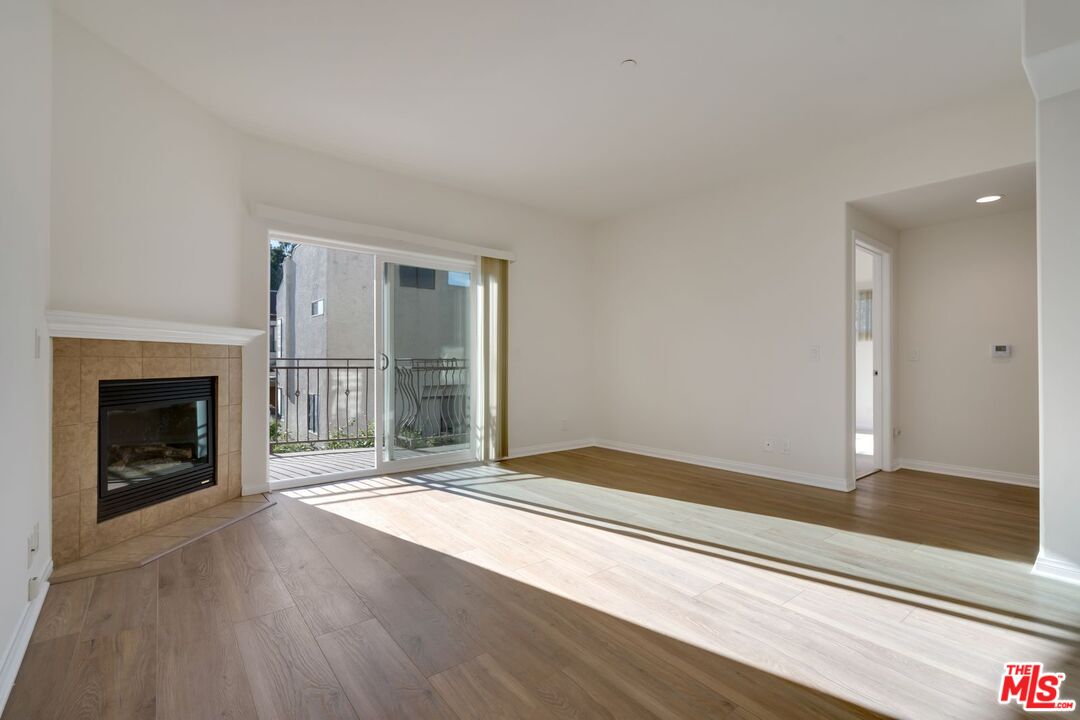 Los Angeles Condo: 1731 Corinth Avenue