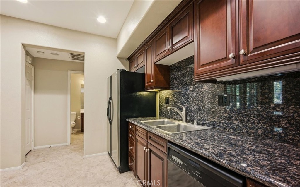 Irvine Condo: 88 Stepping Stone