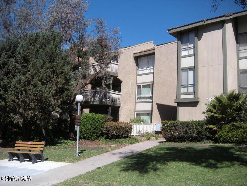 Thousand Oaks Condo: 286 Oak Leaf Drive